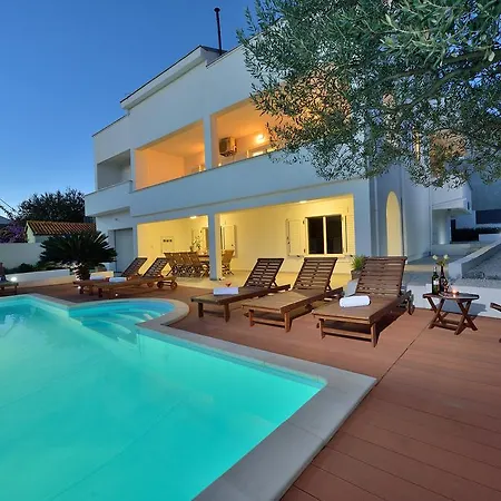 Villa Nodi *