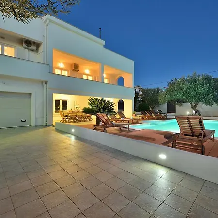 Apartment Villa Nodi *
