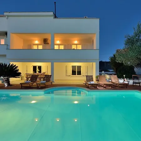 Apartment Villa Nodi